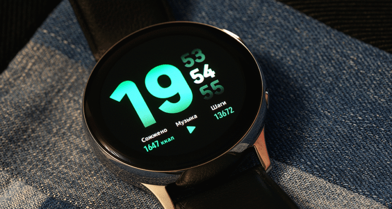 Смарт-годинник Samsung нового покоління на руці користувача