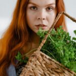 Листя свіжої петрушки для звуження пор на обличчі