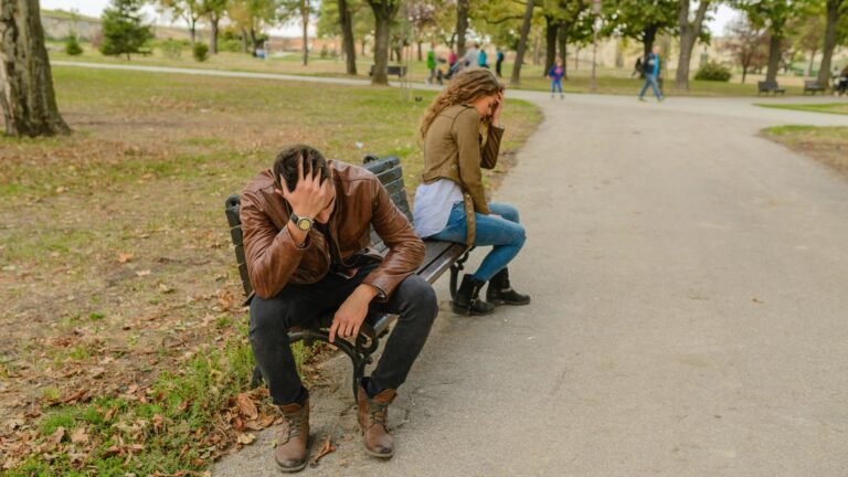 Пара, яка намагається відновити стосунки після розлучення