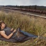 Ілюстрація дромоманії: людина, яка мандрує без зупину